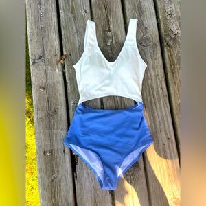 One-Piece Swimsuit White & Blue Women Small High-Waist Full Coverage Soft Cups